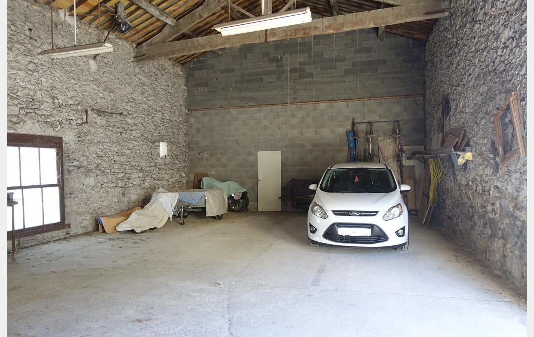 Christophe Gay immobilier : Parking | CLERMONT-L'HERAULT (34800) | 15 m2 | 50 € 