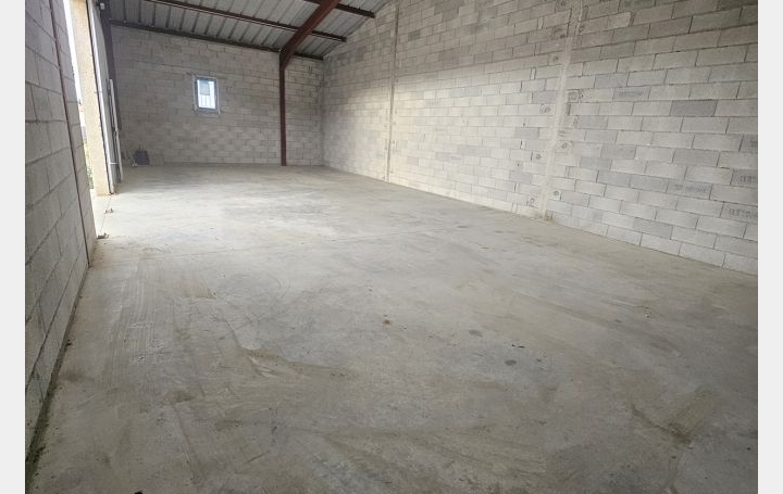 Garage   SAINT-BAUZILLE-DE-LA-SYLVE  93 m2 700 € 