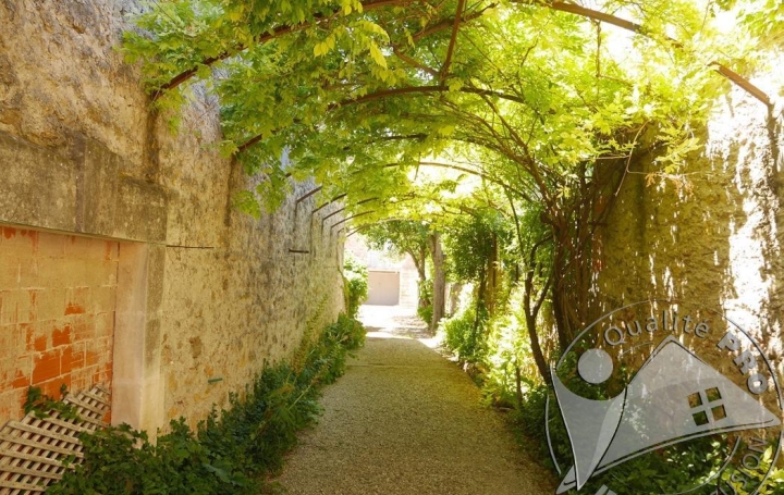 Maison de ville SAINT-ANDRE-DE-SANGONIS 220 m2 430 000 € Maison de ville SAINT-ANDRE-DE-SANGONIS 220 m2 430 000 €